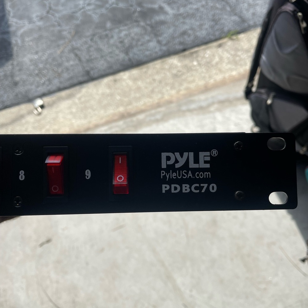 PylePro PDBC70 1U Rack Mount AC Power Supply Strip 15A 1800VA